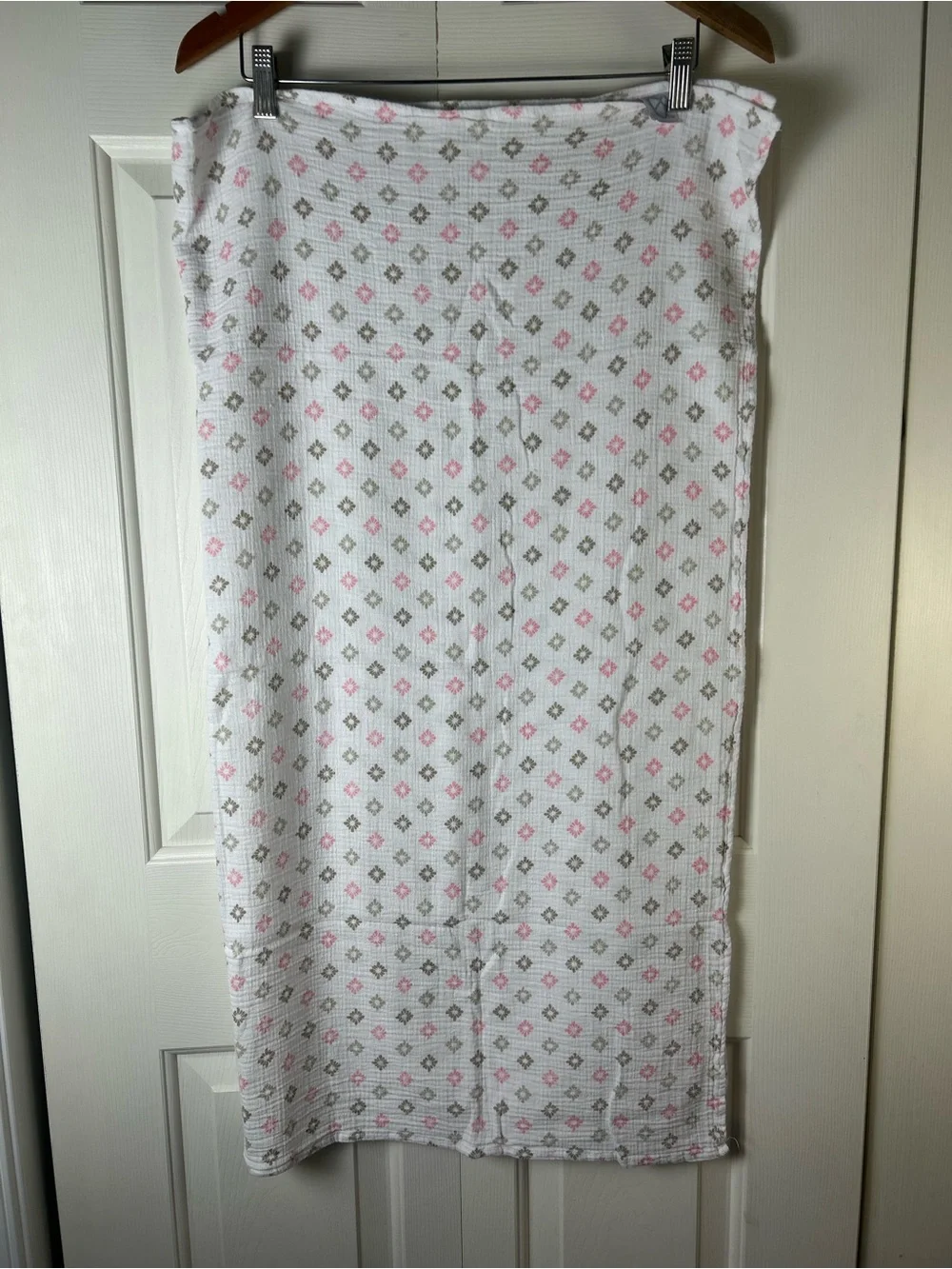 SwaddleMe Summer Infant Baby Blanket Muslin White Tan Pink Medallion Print 2015